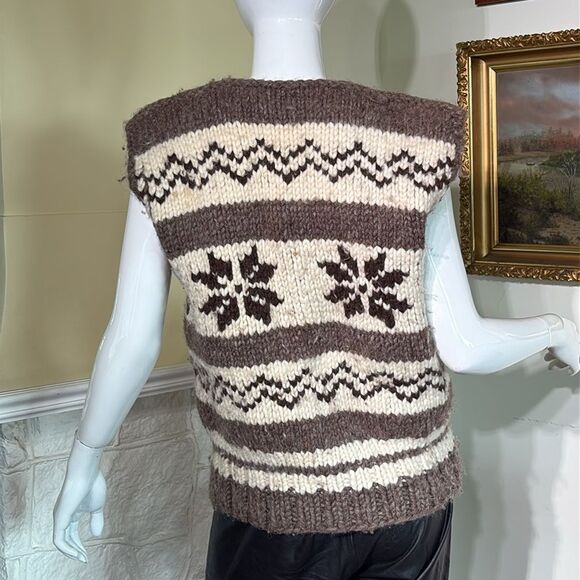 Authentic 100% Wool Cowichan Sweater Zippered Vest - Picture 5 of 12